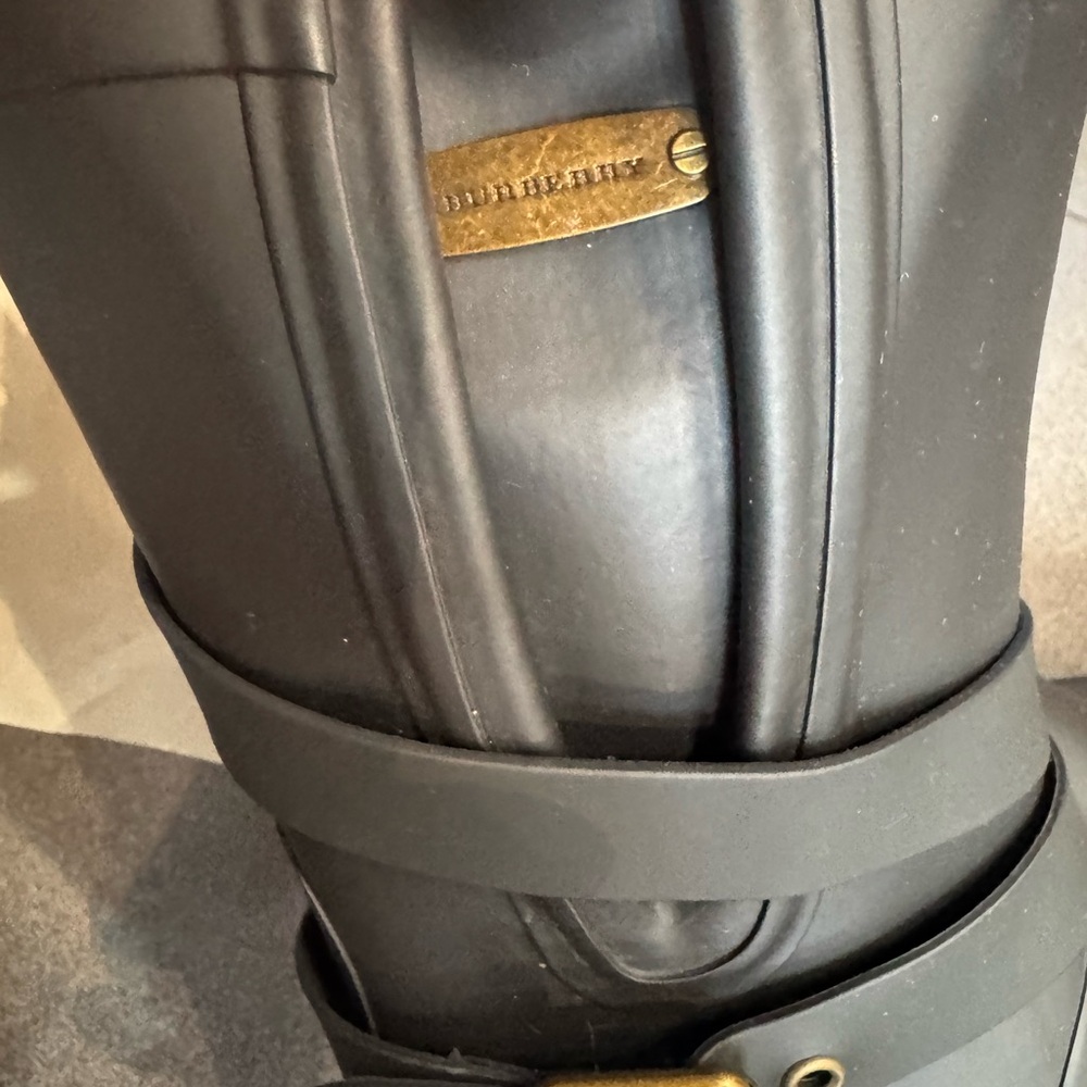 Burberry Black Women's Rainboot Mid Buckle Rubber - Picture 5 of 6